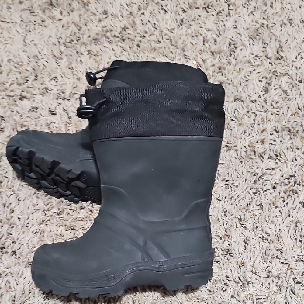Rugged Black Outdoor Boots